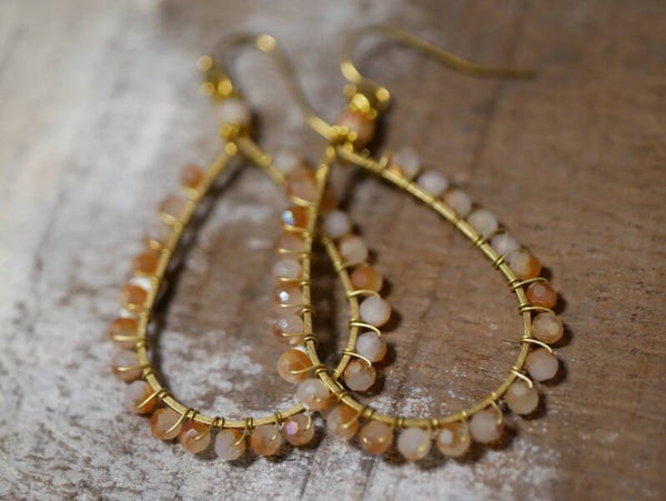 Wire Earrings with 4mm donut facet beads./ Beige