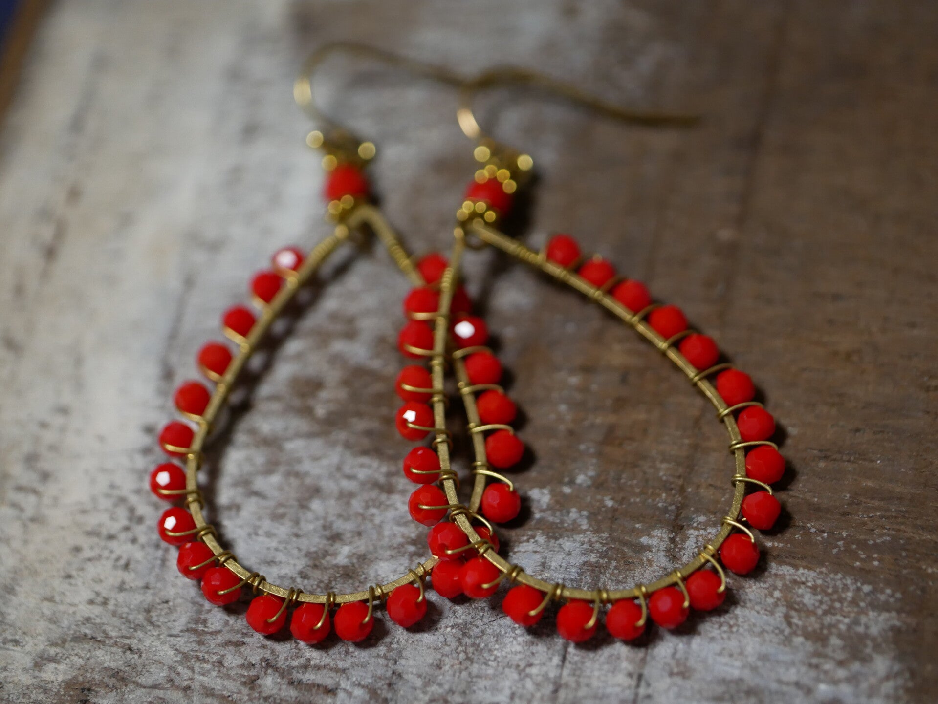 Wire Earrings with 4mm donut facet beads./ Lt red