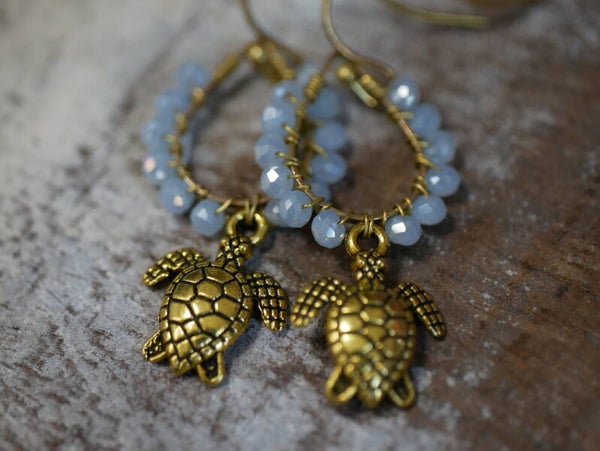 Wire Earrings with 3mm facet beads./ Lt gray 001