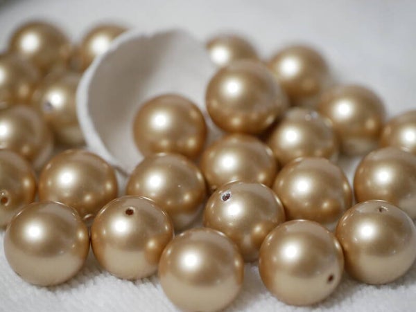03. 5810 Swarovski Pearl Powder Almond 14mm
