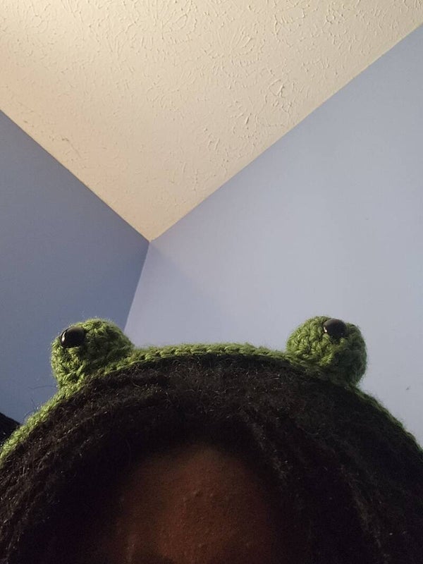 Crochet frog headphone covers