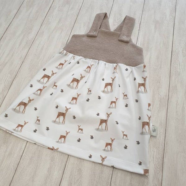 Latzkleid Rehe Haselnuss Gr. 110