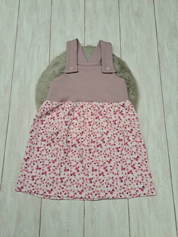 Latzkleid rosa mit Blumen Gr. 98