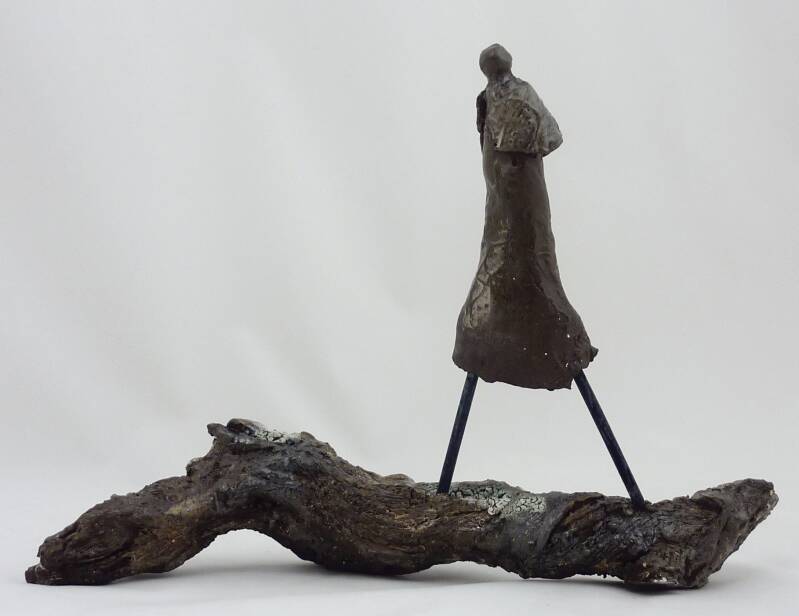 onderweg, hoogte 26 cm.