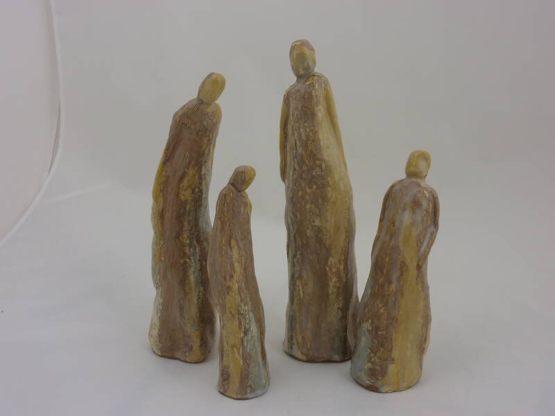 mensfiguren, hoogte 24 -34 cm.