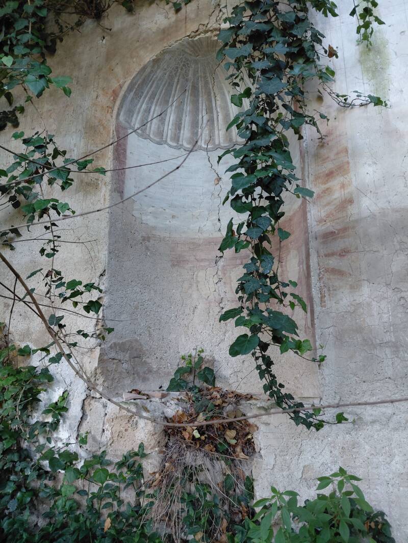 Nicchia con volta a conchiglia, Castel di Piero, San Michele in Teverina, Tuscia. 