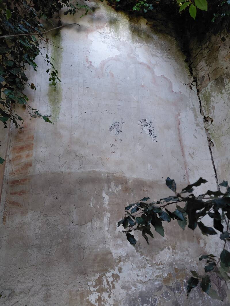Chiesa diuta di Castel di Piero con parete affrescata presso San Michele in Teverina