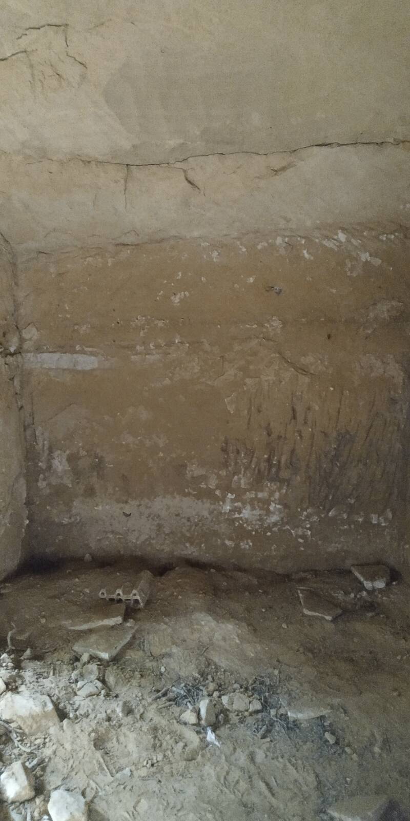 GROTTE CON NICCHIE A PETTINE