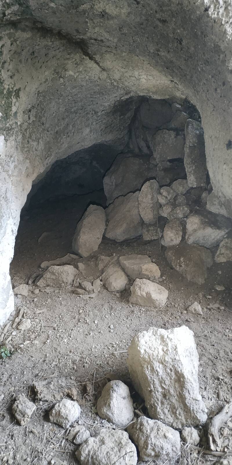 CAVE-GROTTE CON NICCHIE. SITO WEB "IL CIGLIO DI SCAVO-Dallo Strato Zero in Poi" A CURA DI ILARIA PETTINELLI