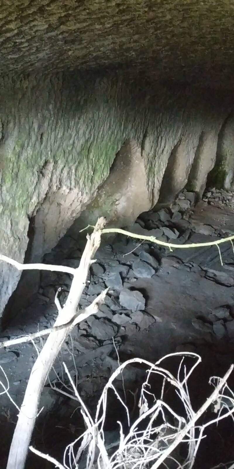 TUSCIA GROTTE RUPESTRI CON NICCHIE