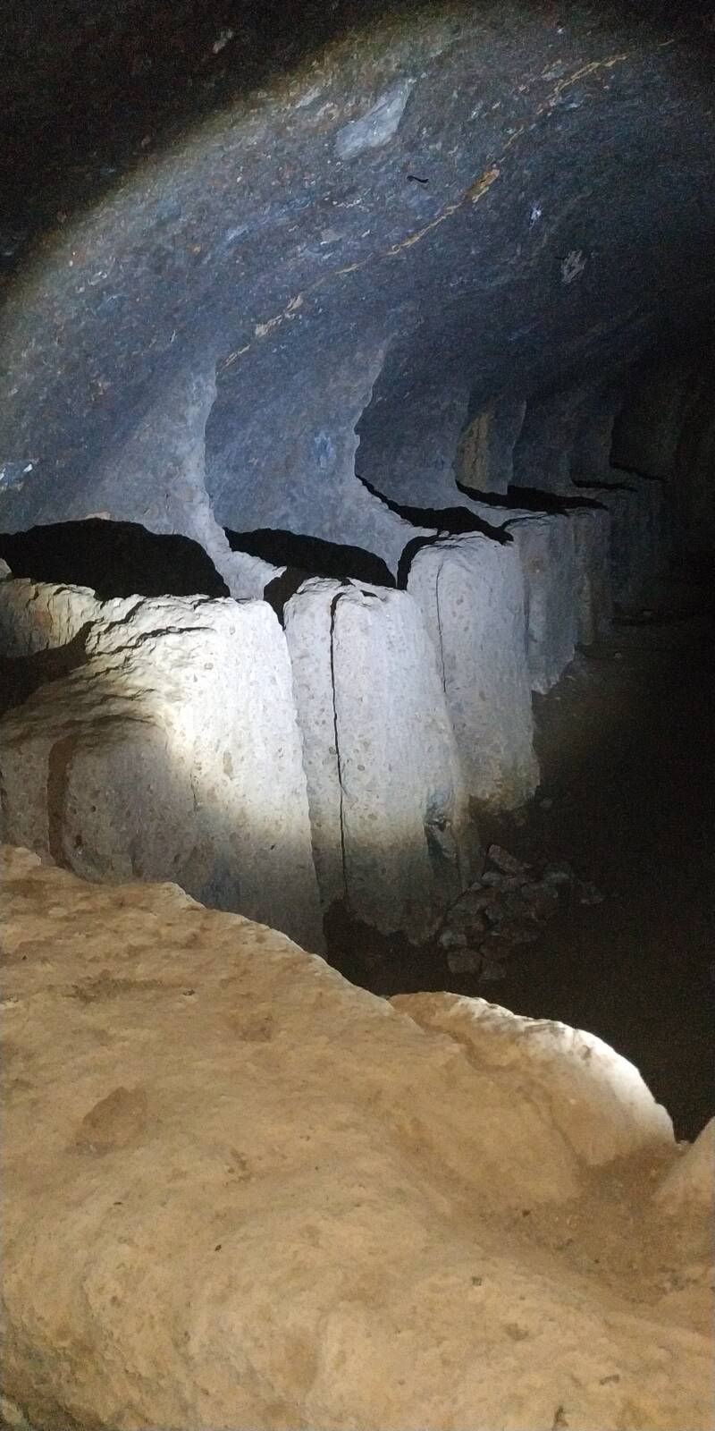 NICCHIE PER SEPOLTURA DOPPIA A COLATOIO PRESSO GALLESE IPOGEI DI LOIANO. SITO WEB IL CIGLIO DI SCAVO-Dallo Strato Zero in Poi A CURA DI ILARIA PETTINELLI