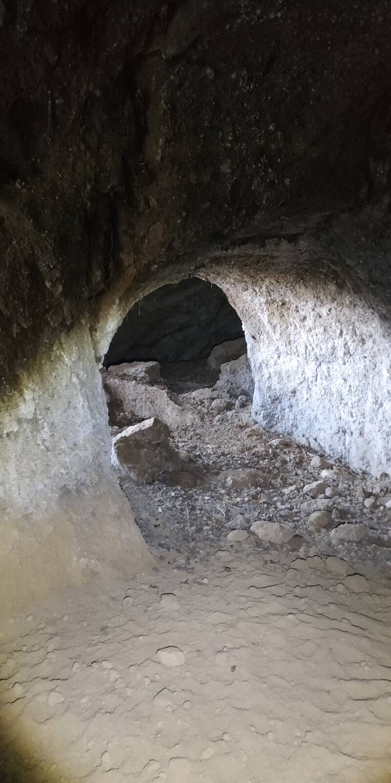 GROTTA CON NICCHIE- CAVE IPOGEE ANTICHE