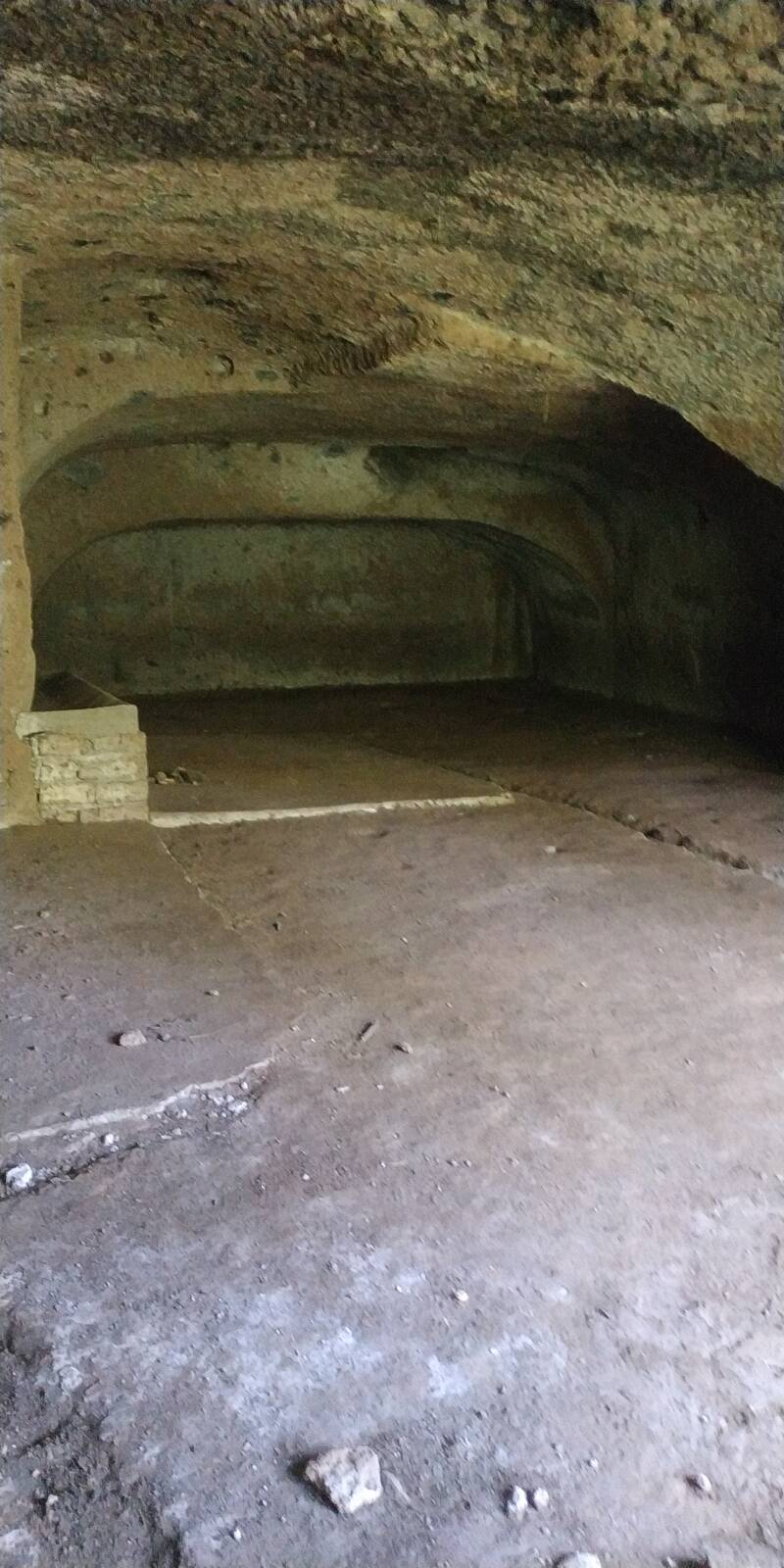 IPOGEI DI LOIANO GROTTA A PER ALLEVAMENTO DEL BESTIAME CON MANGIATOIA E POSTE PER GLI ANIMALI