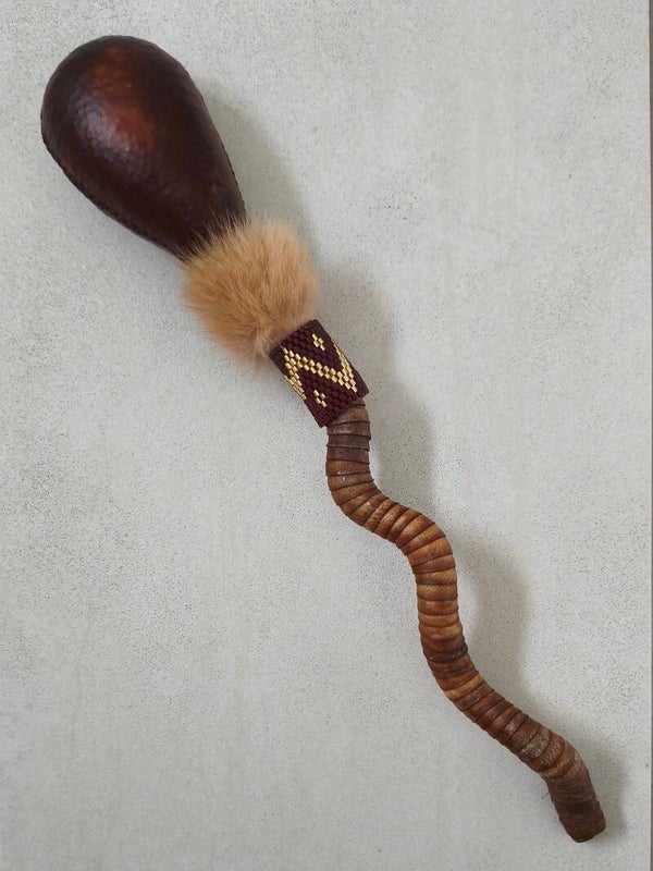 Schamanische Rassel "Nagini"