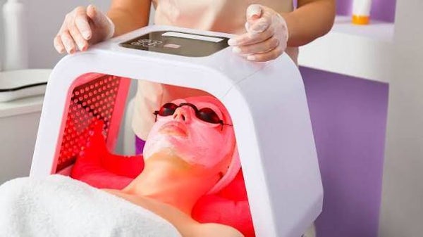 Light therapy facial