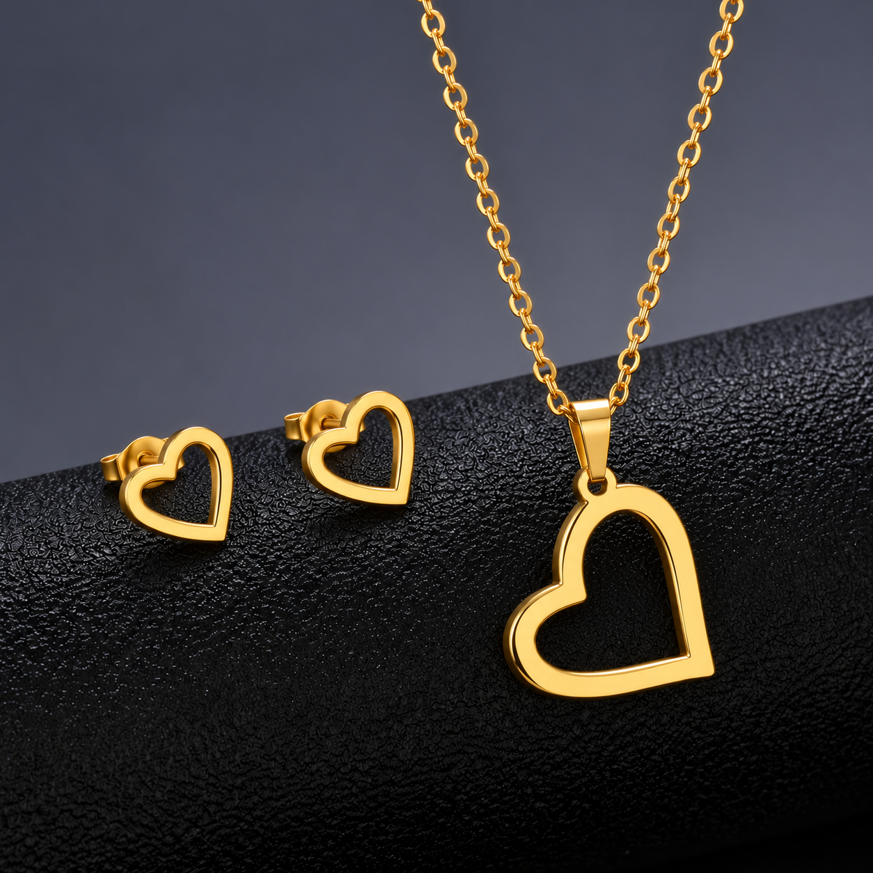 Pure Heart – Minimalistisches Herz-Schmuckset in Goldfarben