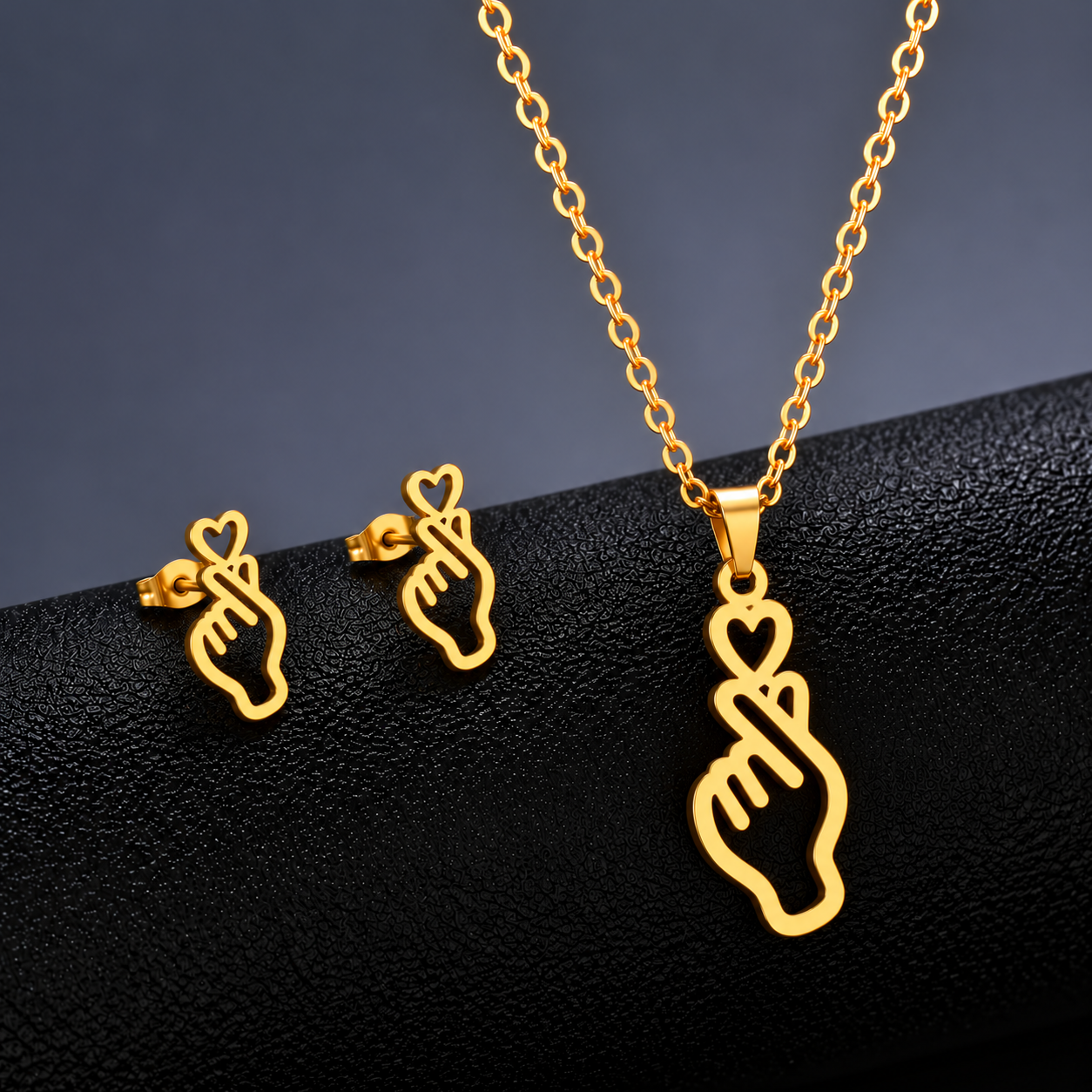 Finger Heart Love – Romantisches Schmuckset in Goldfarben