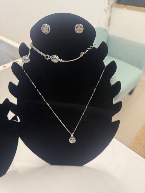Elegantes Edelstahl-Schmuckset – Silber mit funkelnden Schmucksteinen