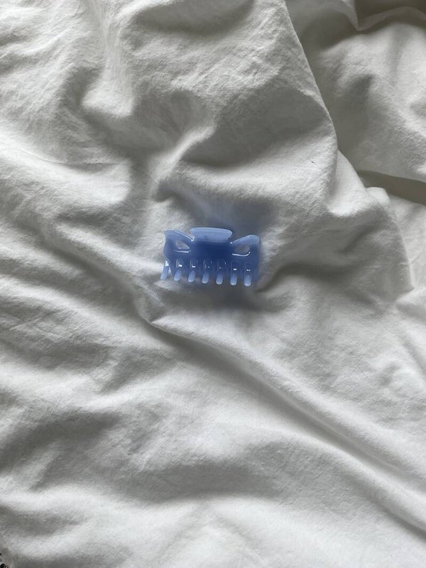 Dark blue clip