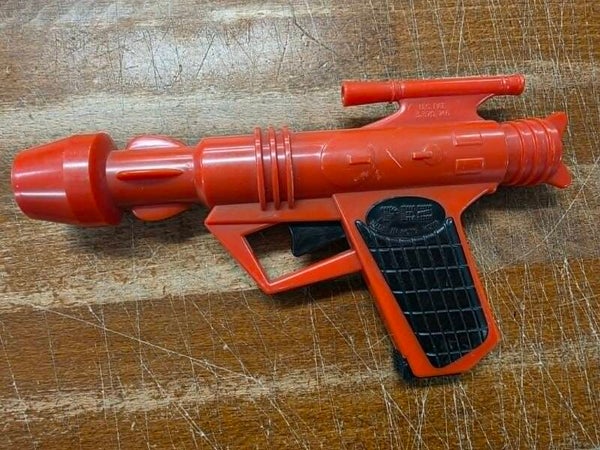 PEZ SPACE GUN ROUGE ET NOIR COMPLET 1981 AUTRICHE VINTAGE ORIGINAL