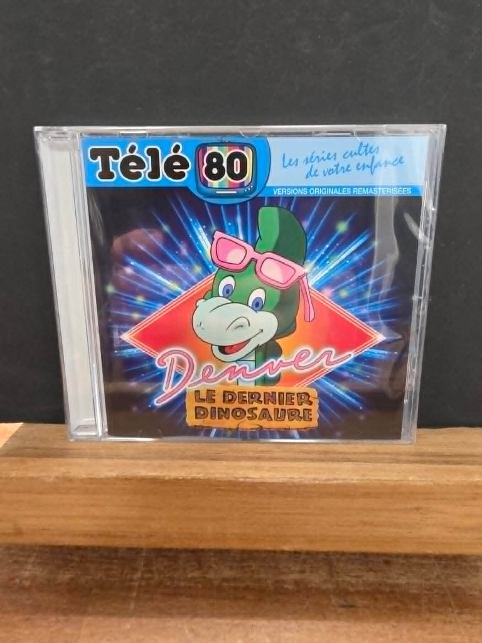 TELE 80 - LES SERIES CULTES DE VOTRE ENFANCE - DENVER LE DERNIER DINOSAURE - NEUF SOUS CELLO