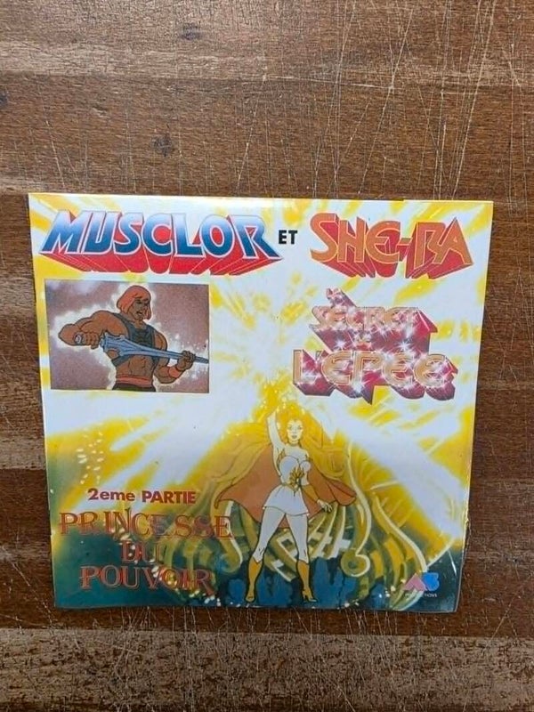 45 TOURS LIVRE DISQUE - MUSCLOR ET SHE-RA - LE SECRET DE L'EPEE - NEUF SOUS CELLO
