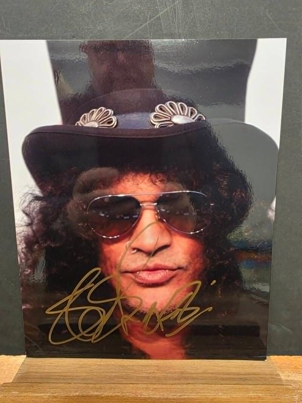 AUTOGRAPH SIGNATURE - SLASH - GUN'S AND ROSES - SUR PHOTO