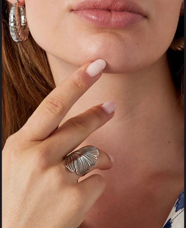 Ring statement flower