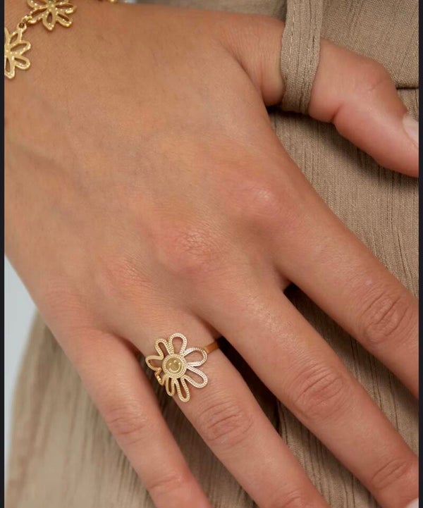 Happy flower girl ring