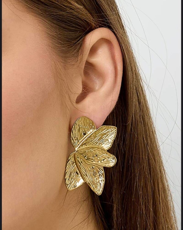 Stud earrings leaf