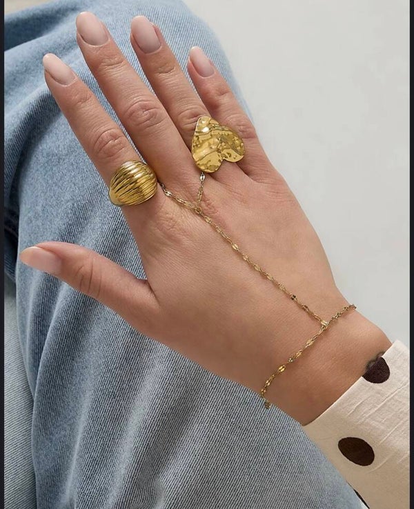 Hand chain with chunky chain