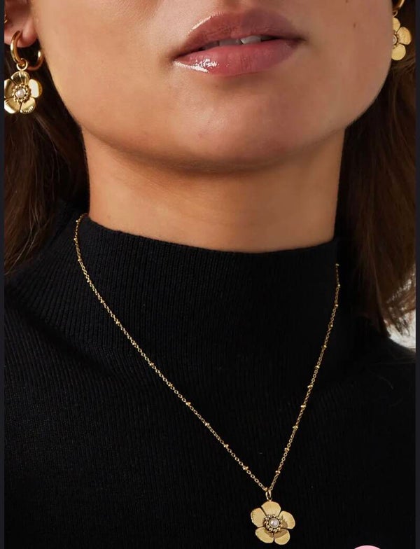 Bolletje ketting met bloemetjes hanger en parel