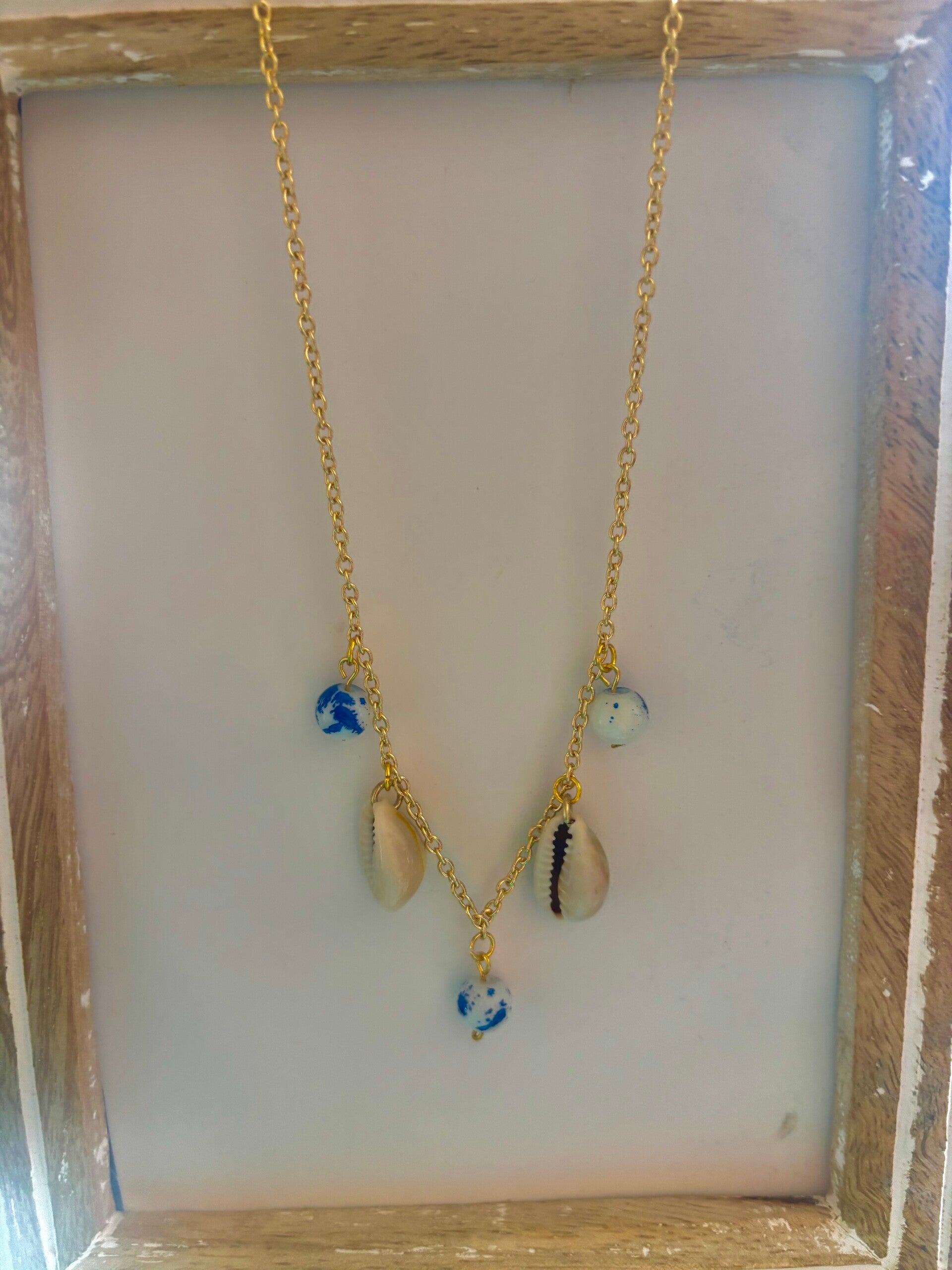 Cowrie shell w/ marbled beads