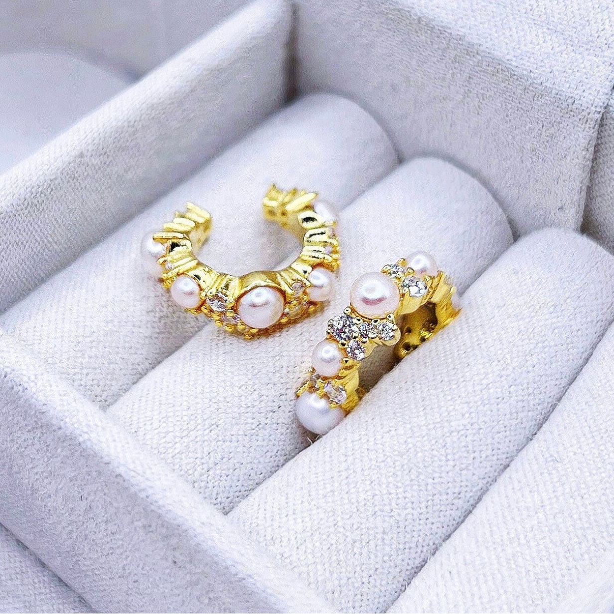 Statement Pearl Cuff