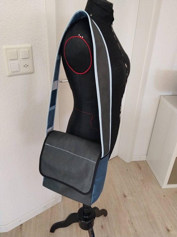 Herren Umhängetasche „Urban Geometry“ – Handgenähtes Unikat