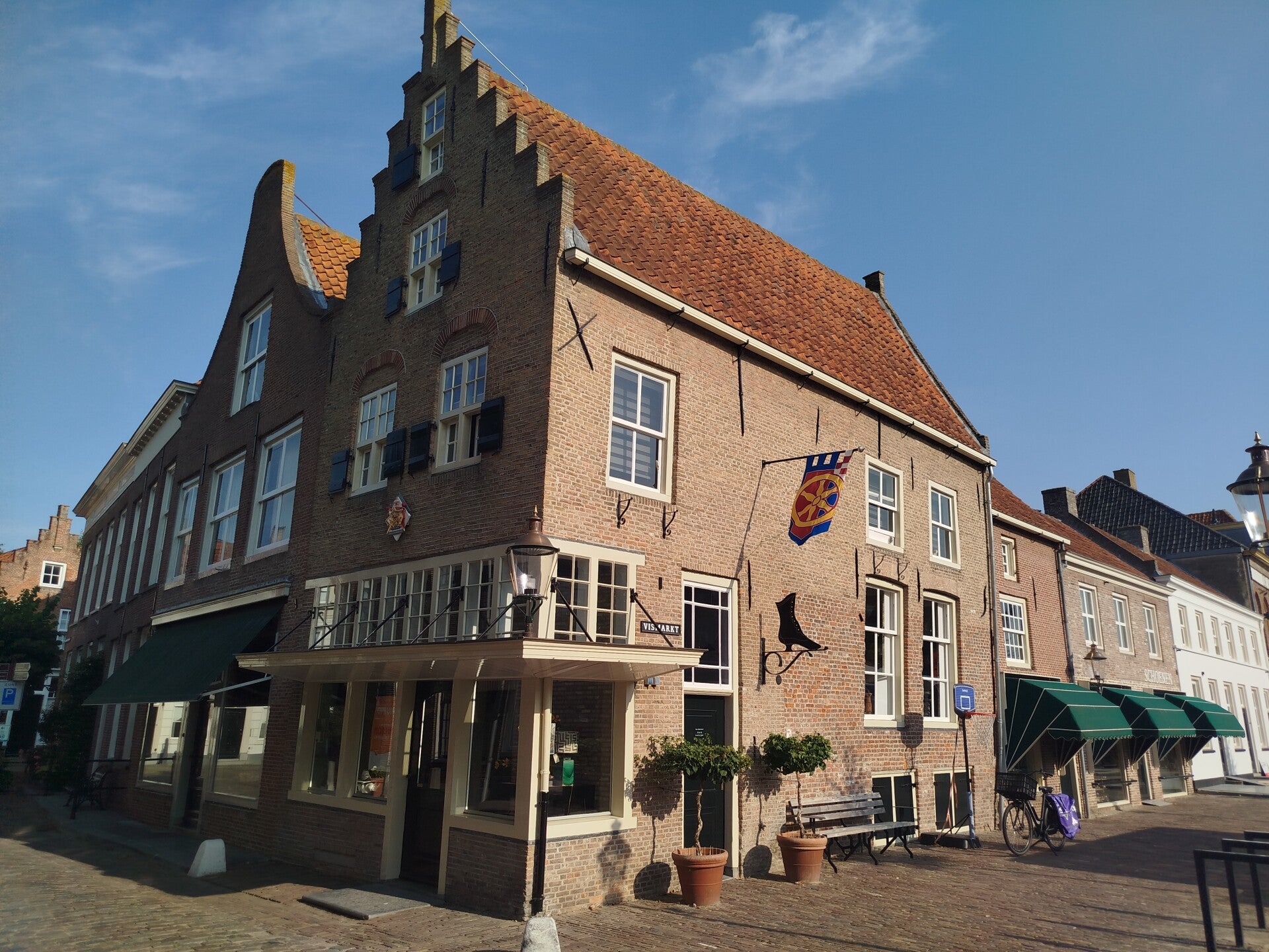 1000066133-standard.jpg