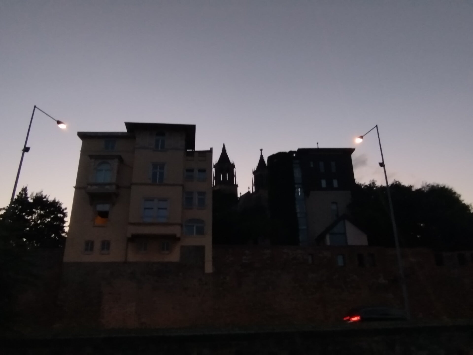 1000067999-standard.jpg