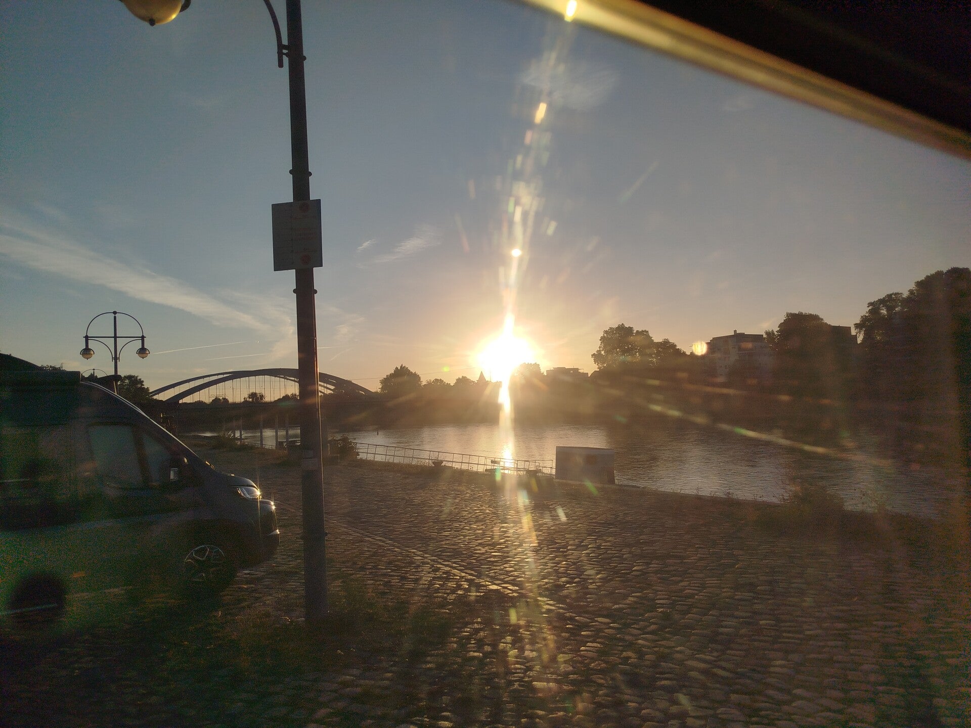 1000068051-standard.jpg