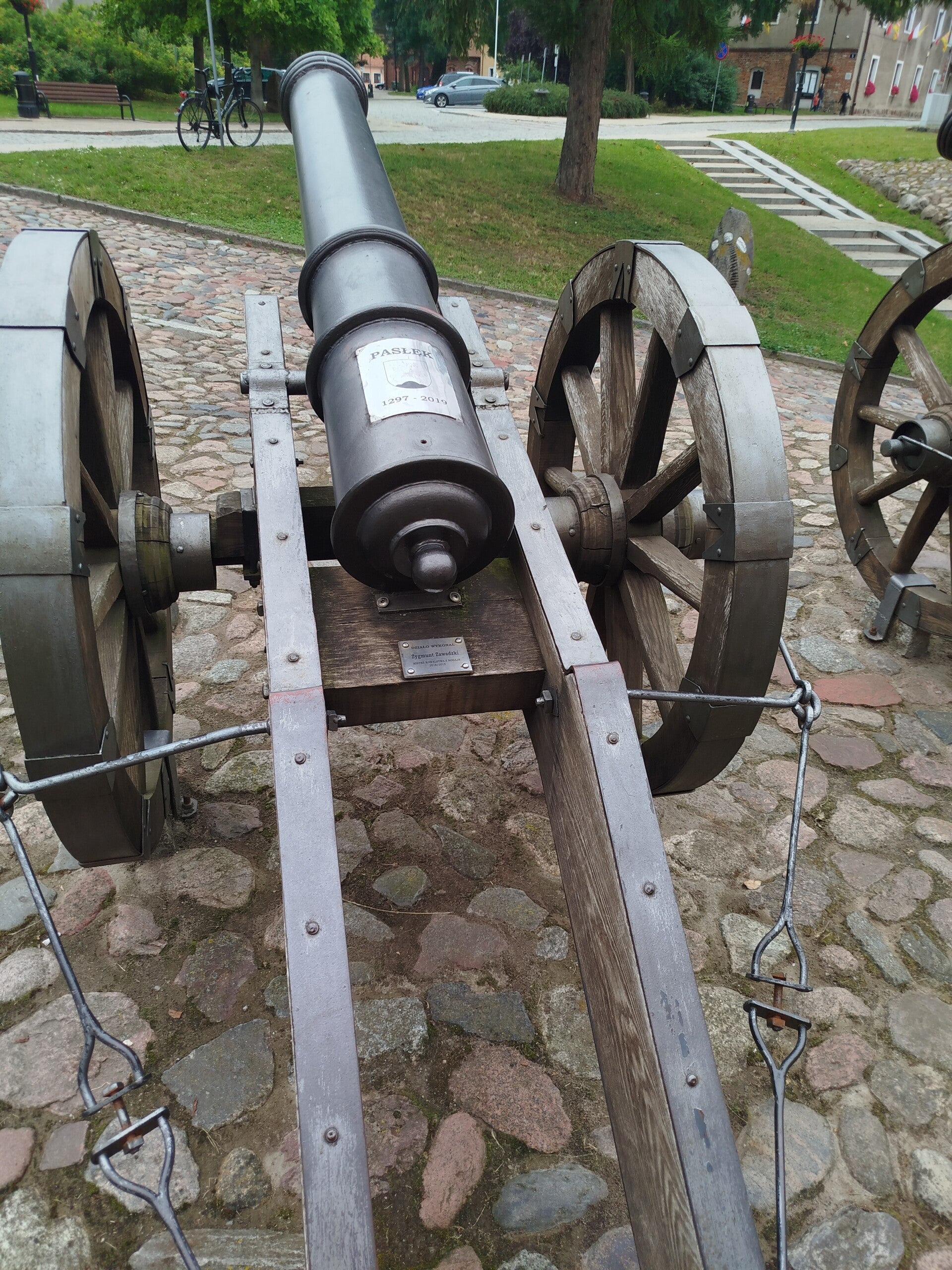 1000069799-standard.jpg