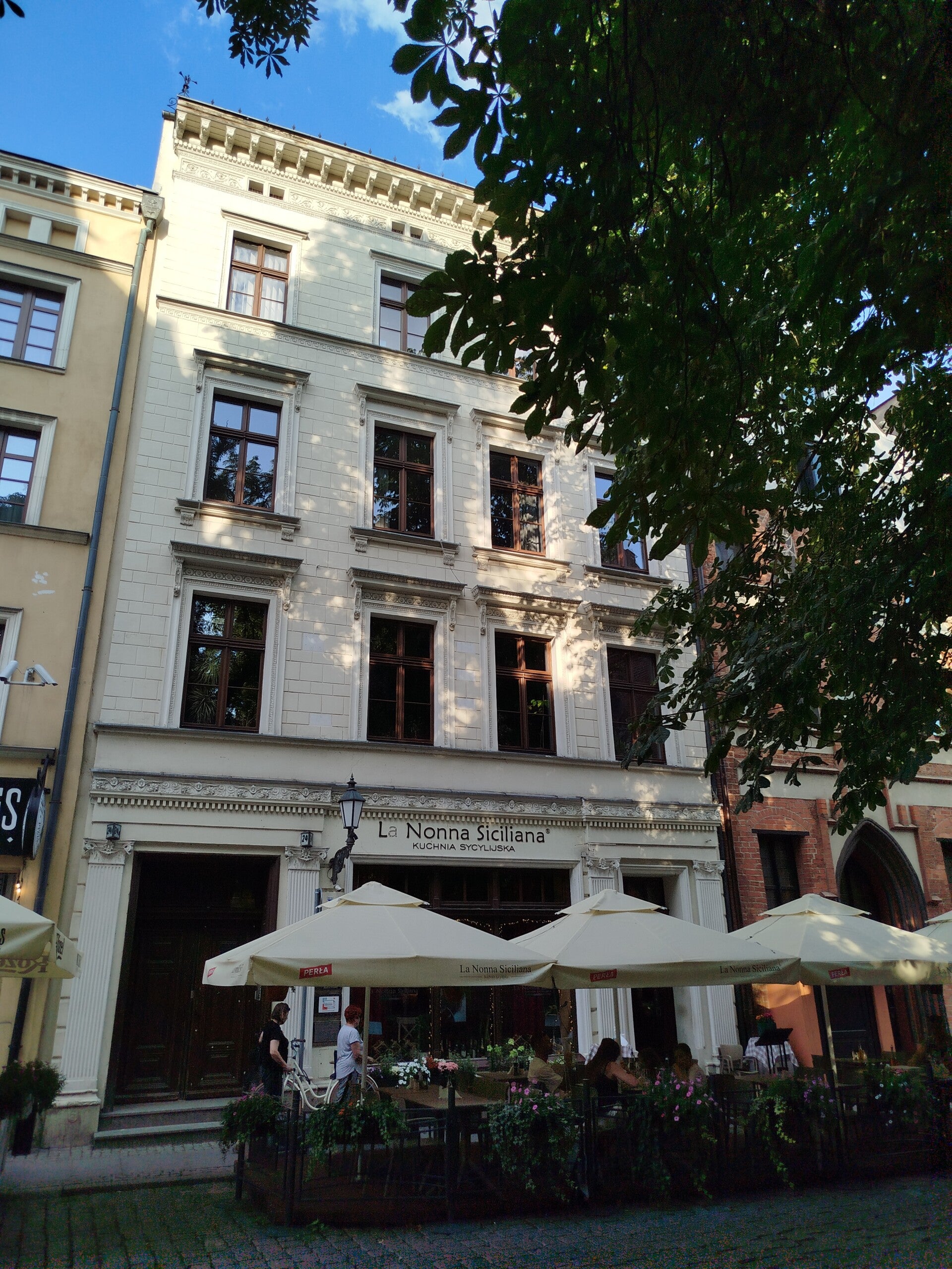1000070360-standard.jpg