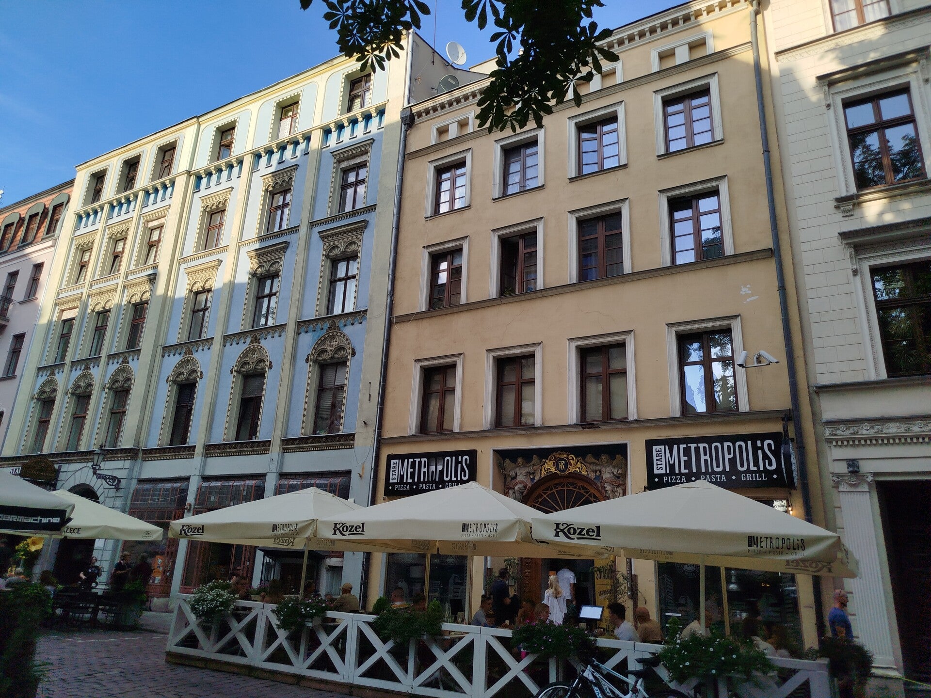 1000070361-standard.jpg