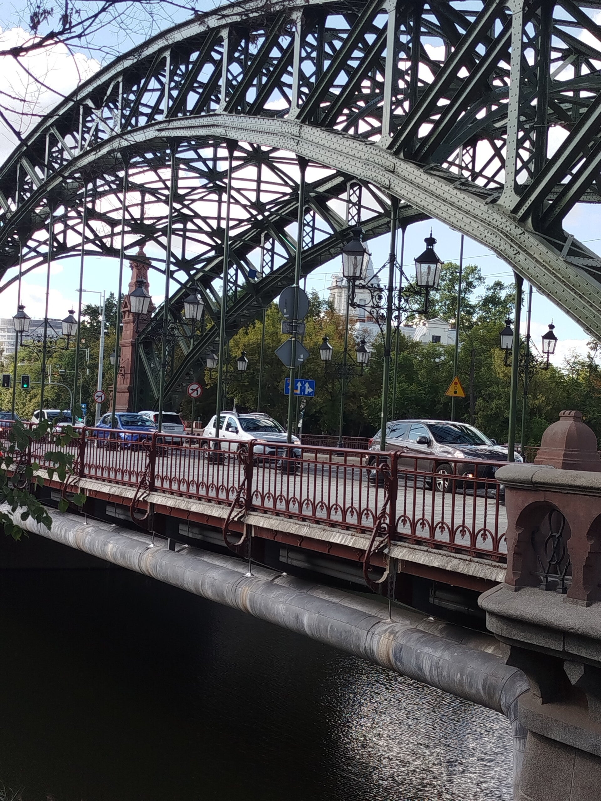 1000071043-standard.jpg