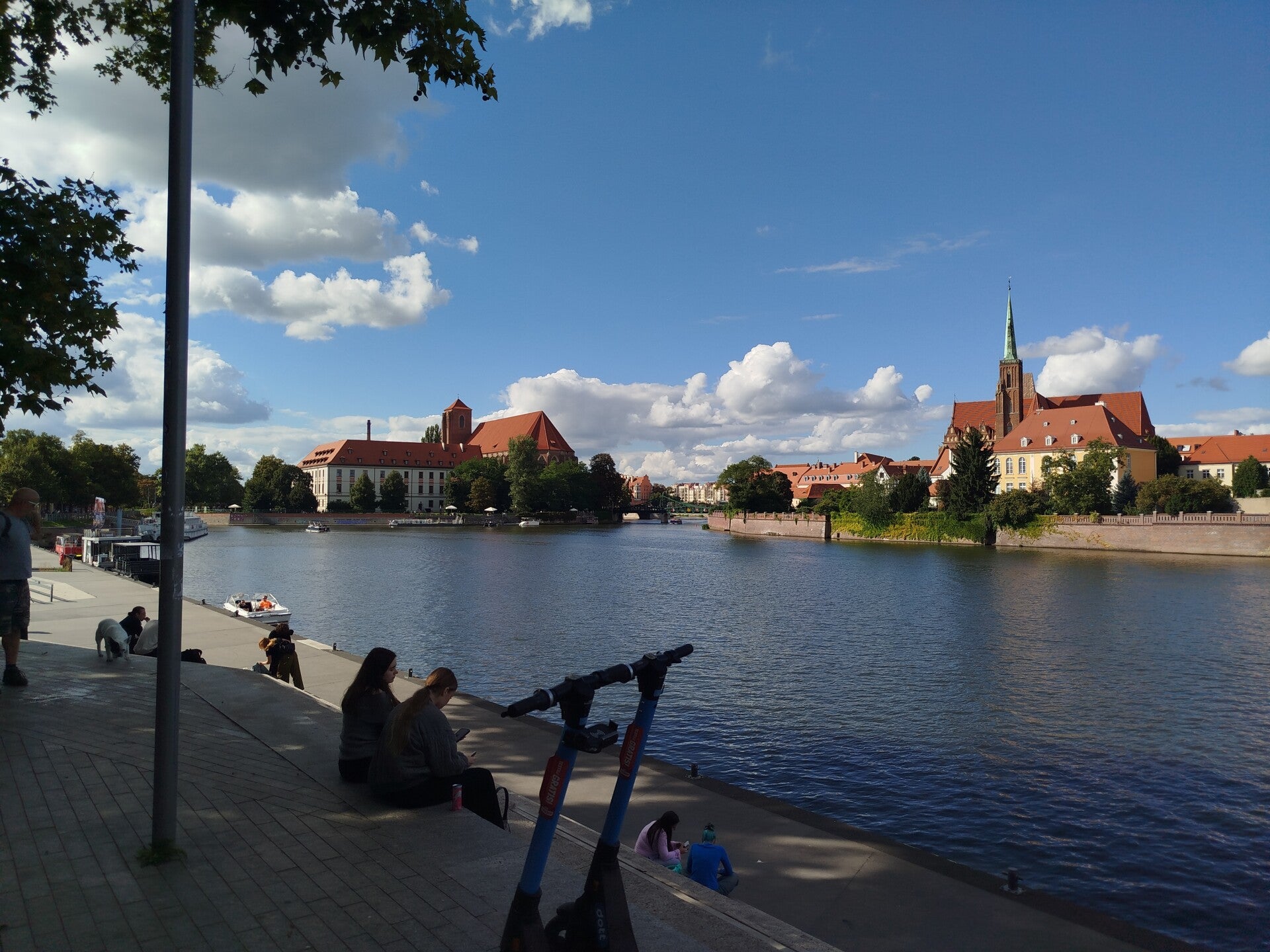 1000071052-standard.jpg