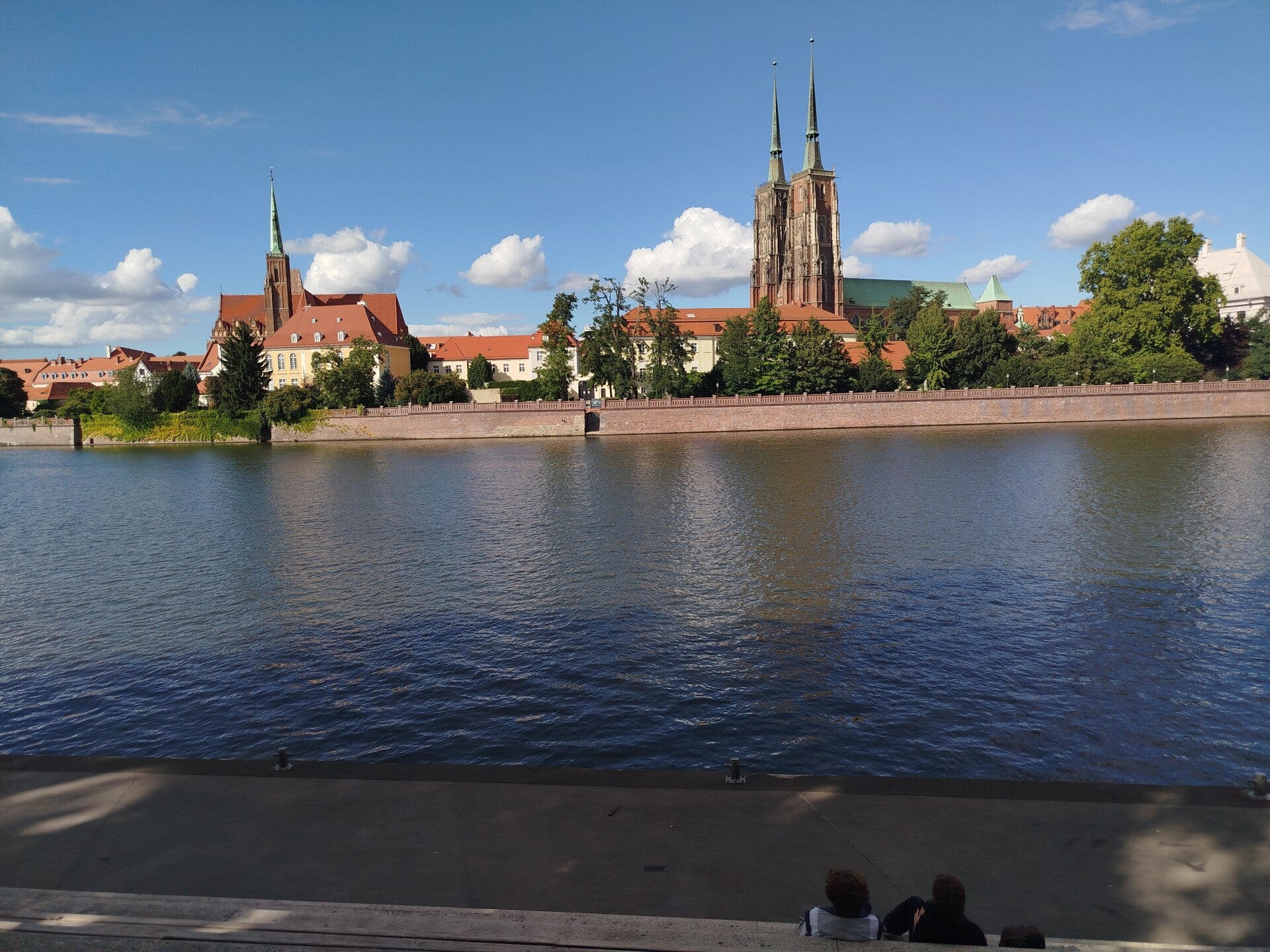 1000071053-standard.jpg