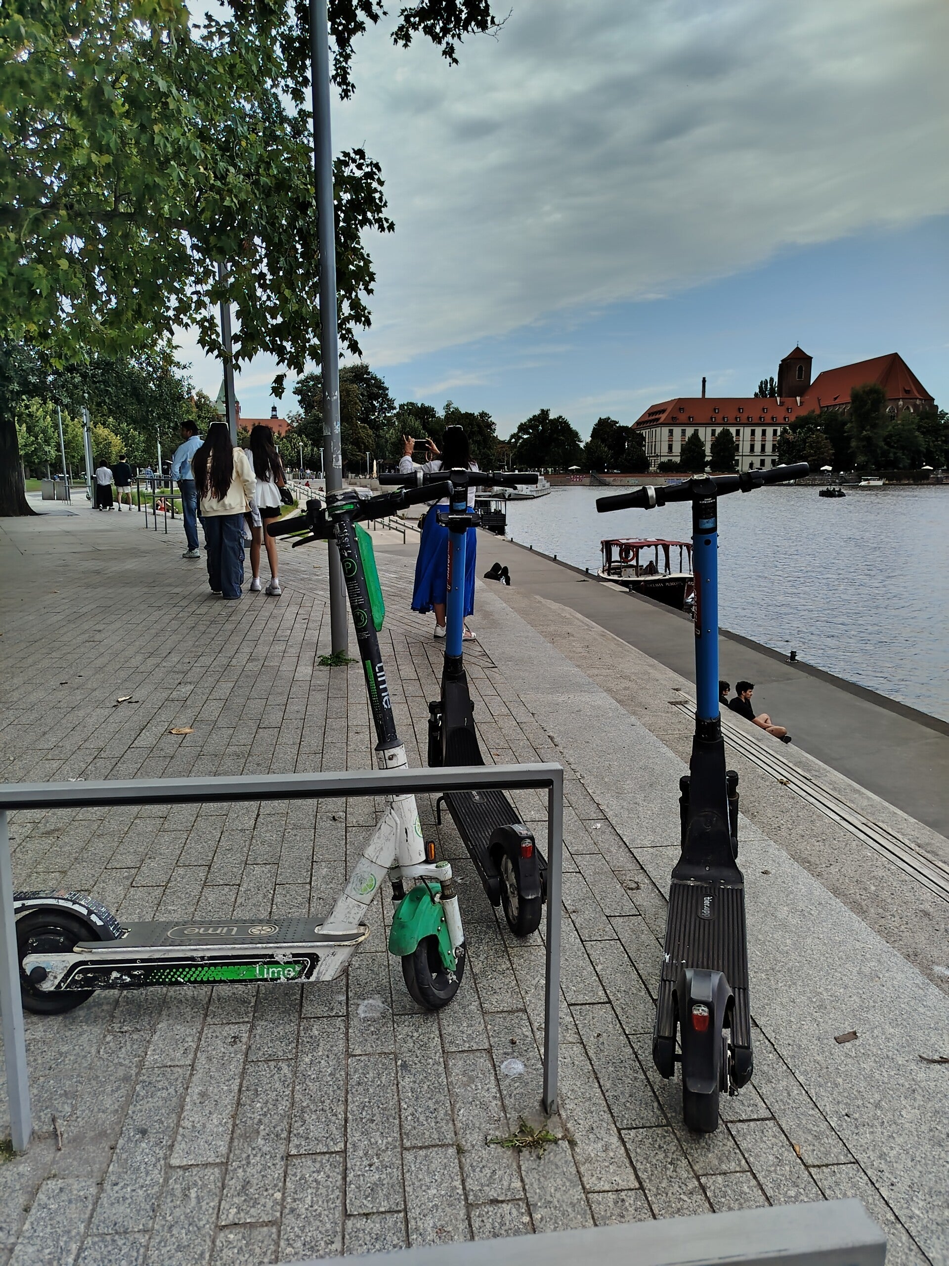 1000071277-standard.jpg