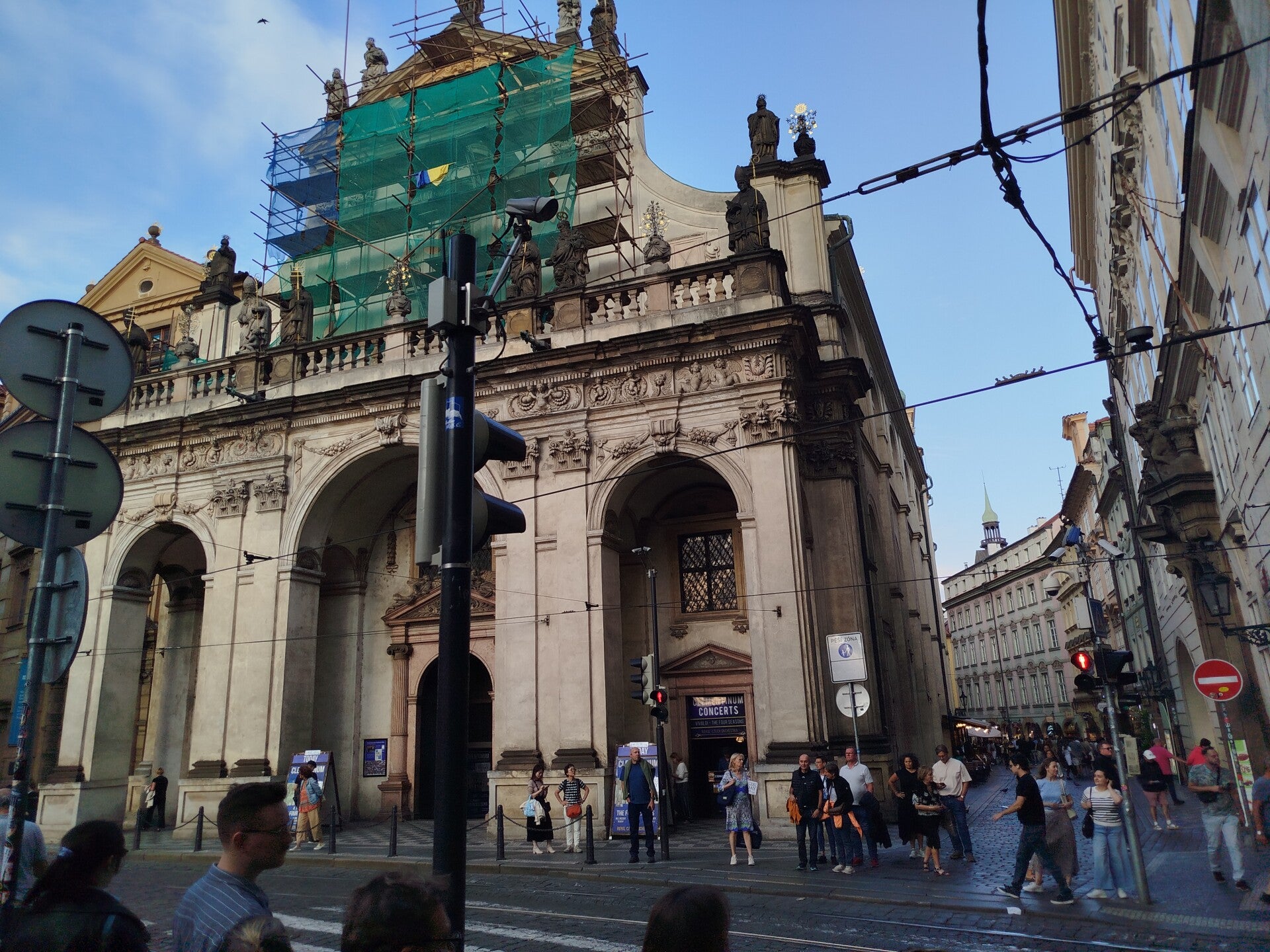 1000071555-standard.jpg