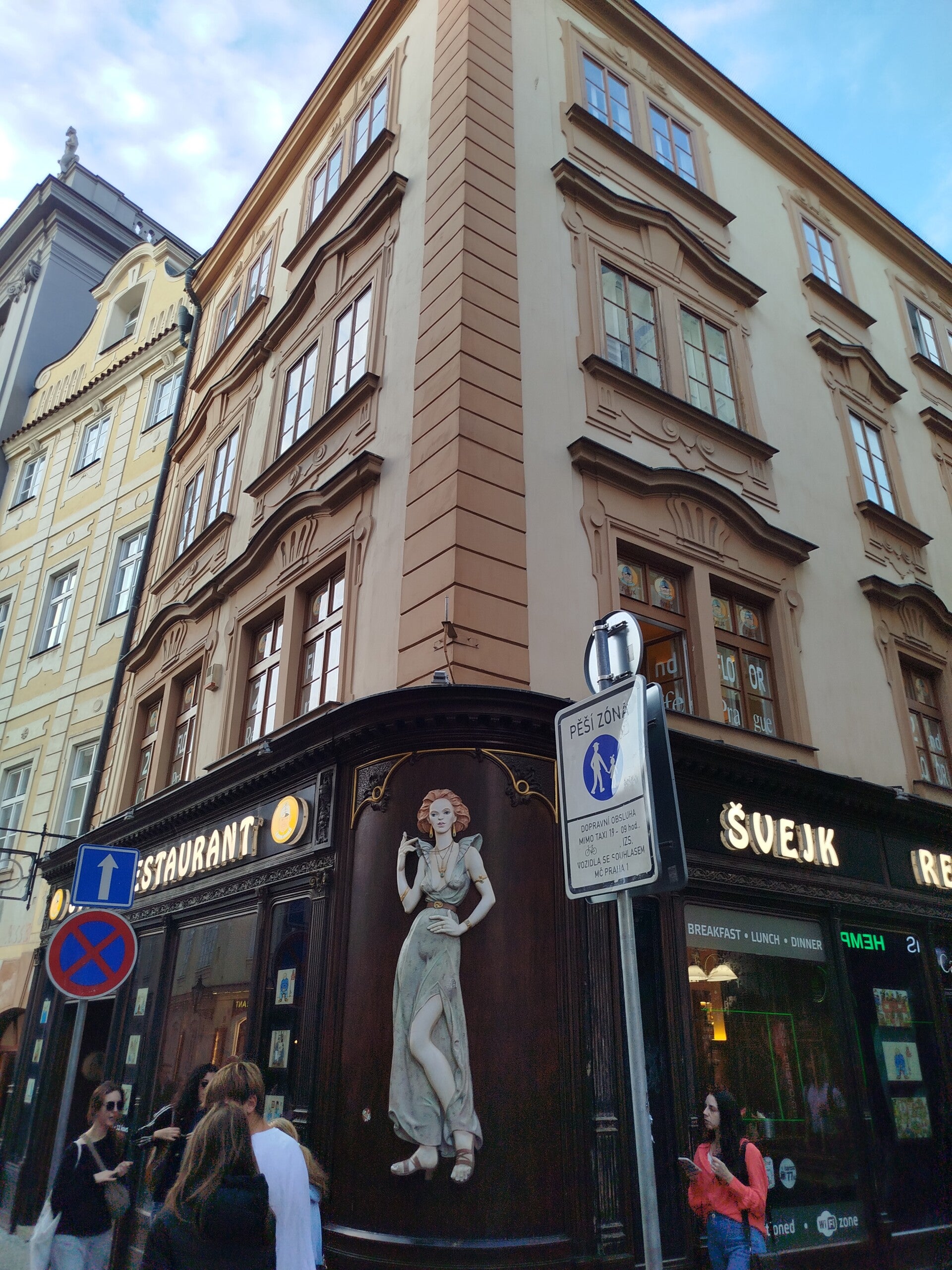 1000071564-standard.jpg