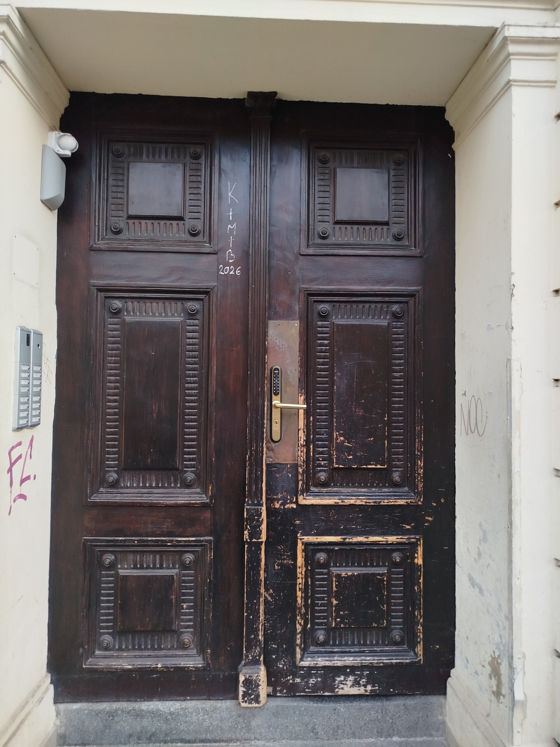 1000071576-standard.jpg