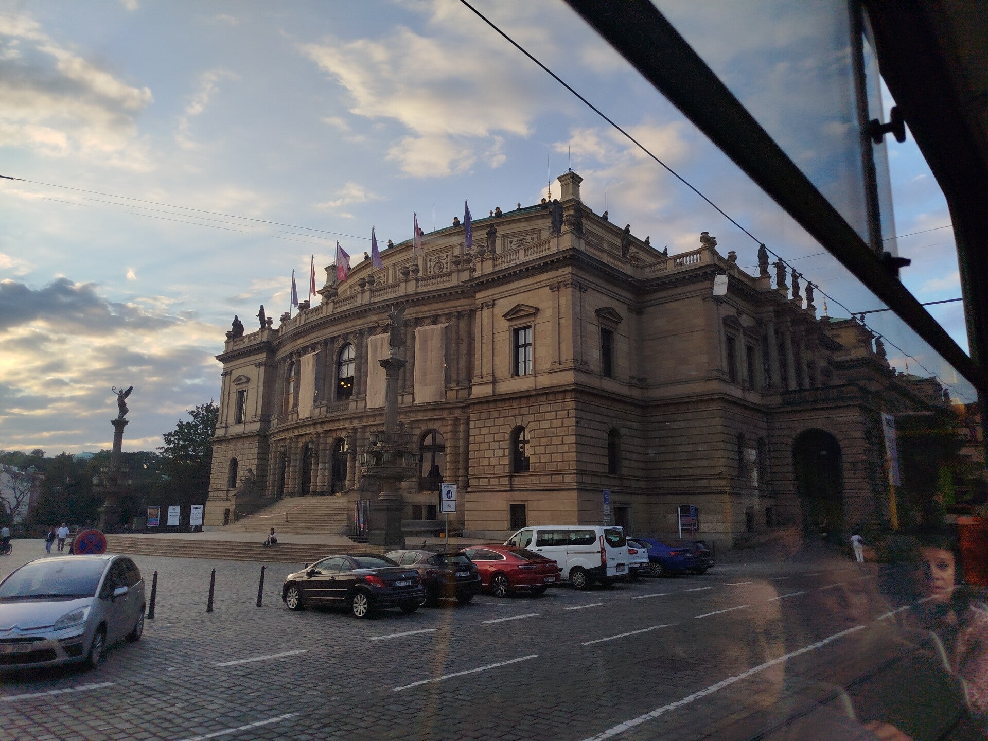 1000071581-standard.jpg