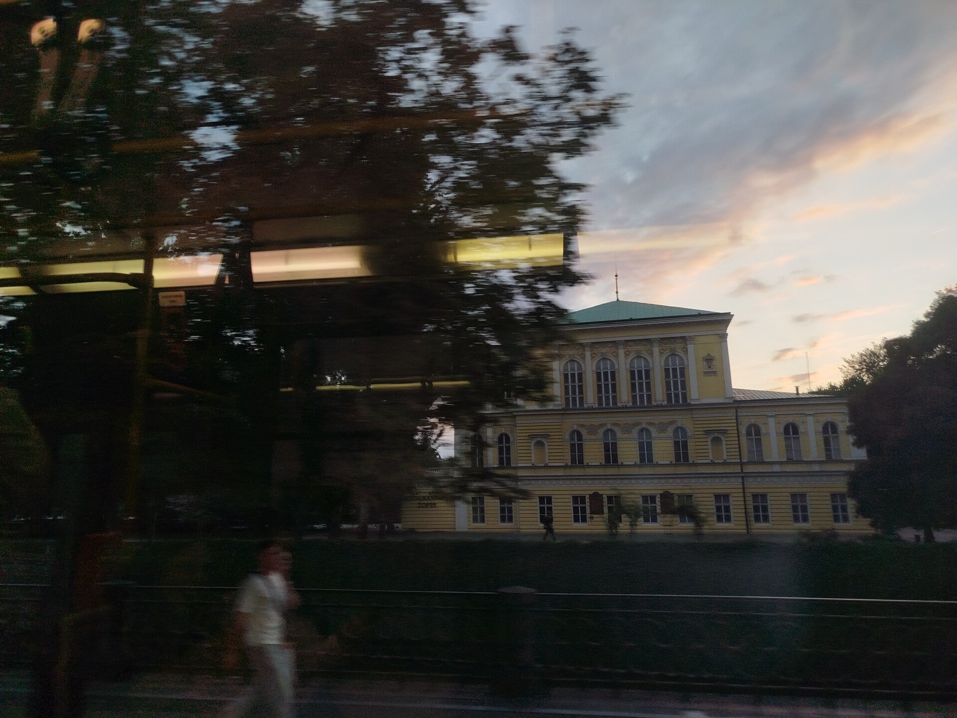 1000071619-standard.jpg